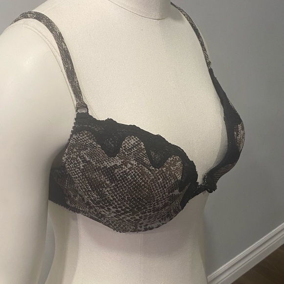 Jezebel 36C
animal print bra - Picture 8 of 8